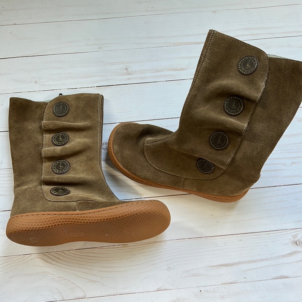 Livie and Luca boot